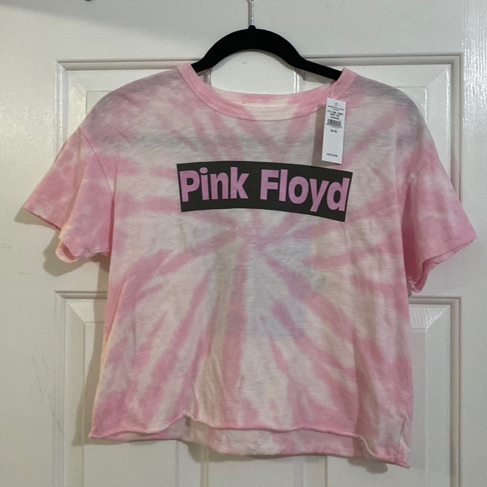 NWT Cropped Pink Floyd tee.